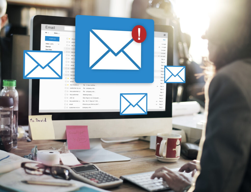 copertă e-mail marketing